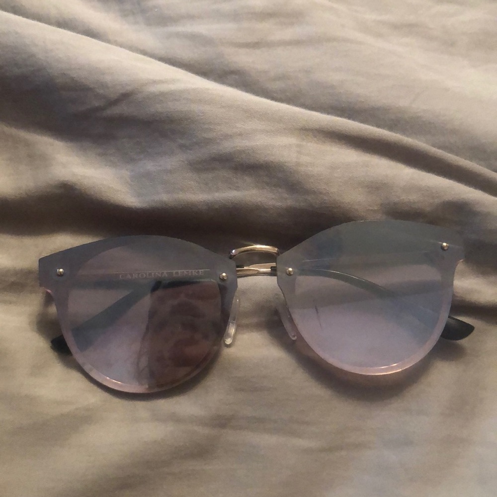 Rimless sunglasses with case